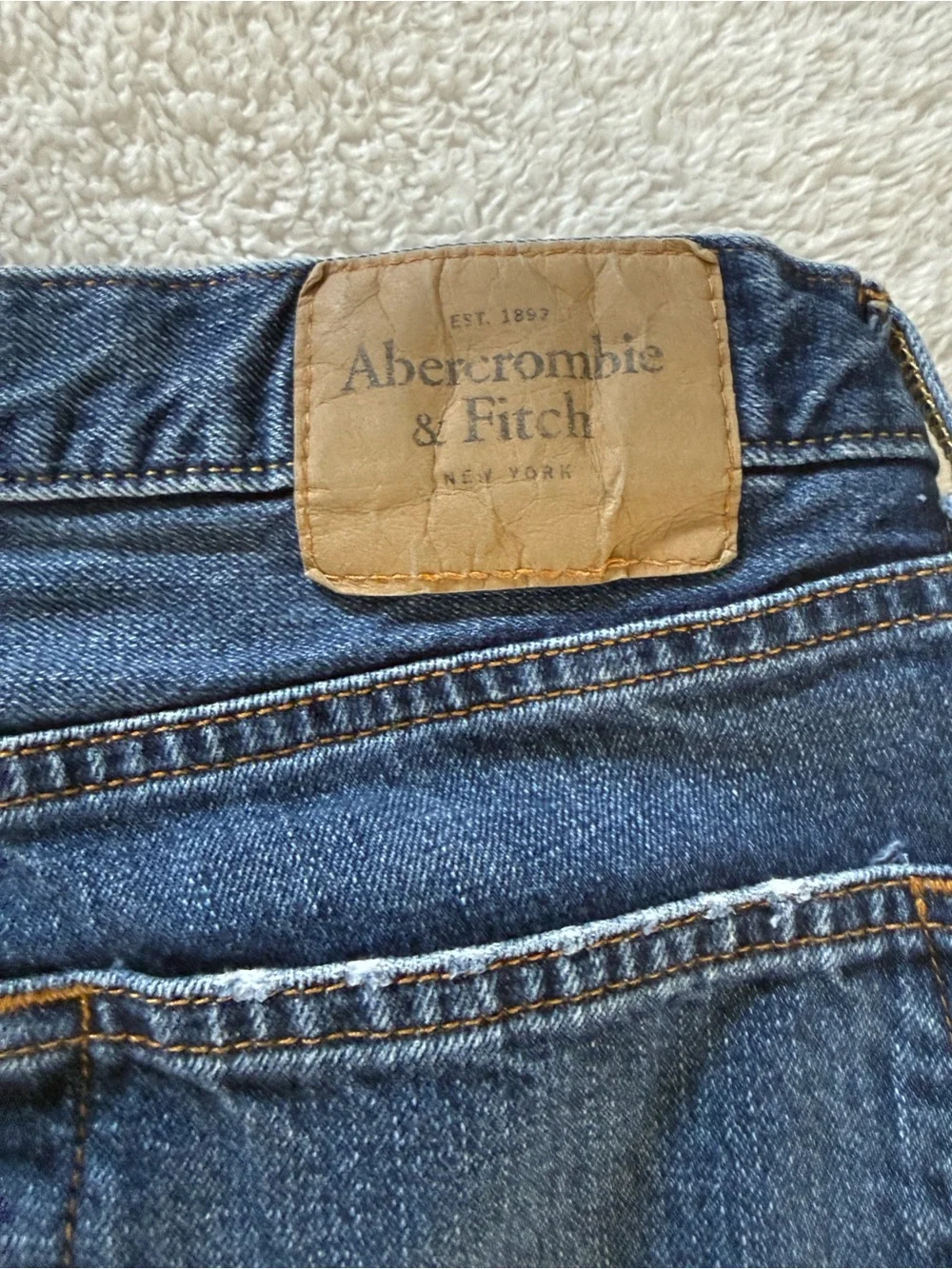 Abercrombie & Fitch Men's Dark Blue Straight-Leg Jeans size 32 x 30